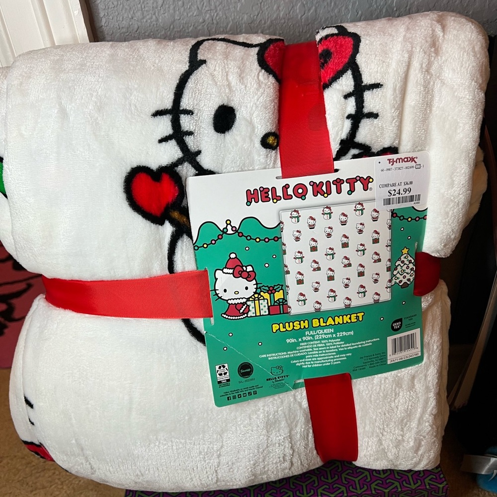 Hello kitty Christmas throw